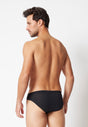 Rückansicht von einem Herren-Model, das HU black baumwolle Slip Doppelpack trägt