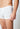 Nahaufnahme von einem Herren-Model, das HU white baumwolle Pants Doppelpack trägt
