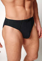 Nahaufnahme von einem Herren-Model, das HU black modal/viskose/tencel Slip trägt