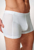 Nahaufnahme von einem Herren-Model, das HU white modal/viskose/tencel Pants trägt