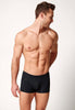 Vorderansicht von einem Herren-Model, das HU black modal/viskose/tencel Pants trägt