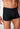 Nahaufnahme von einem Herren-Model, das HU black modal/viskose/tencel Pants trägt