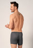 Rückansicht von einem Herren-Model, das HU asphalt modal/viskose/tencel Pants langes Bein trägt