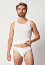 Vorderansicht von einem Herren-Model, das HU white modal/viskose/tencel Slip trägt