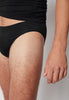Nahaufnahme von einem Herren-Model, das HU black modal/viskose/tencel Slip trägt
