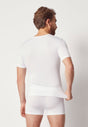 Rückansicht von einem Herren-Model, das HU white modal/viskose/tencel Shirt kurzarm trägt