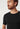 Nahaufnahme von einem Herren-Model, das HU black modal/viskose/tencel Shirt kurzarm trägt