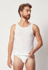 Vorderansicht von einem Herren-Model, das HU white modal/viskose/tencel Tanktop trägt