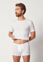 Vorderansicht von einem Herren-Model, das HU white modal/viskose/tencel Pants trägt
