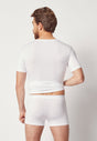 Rückansicht von einem Herren-Model, das HU white modal/viskose/tencel Pants trägt