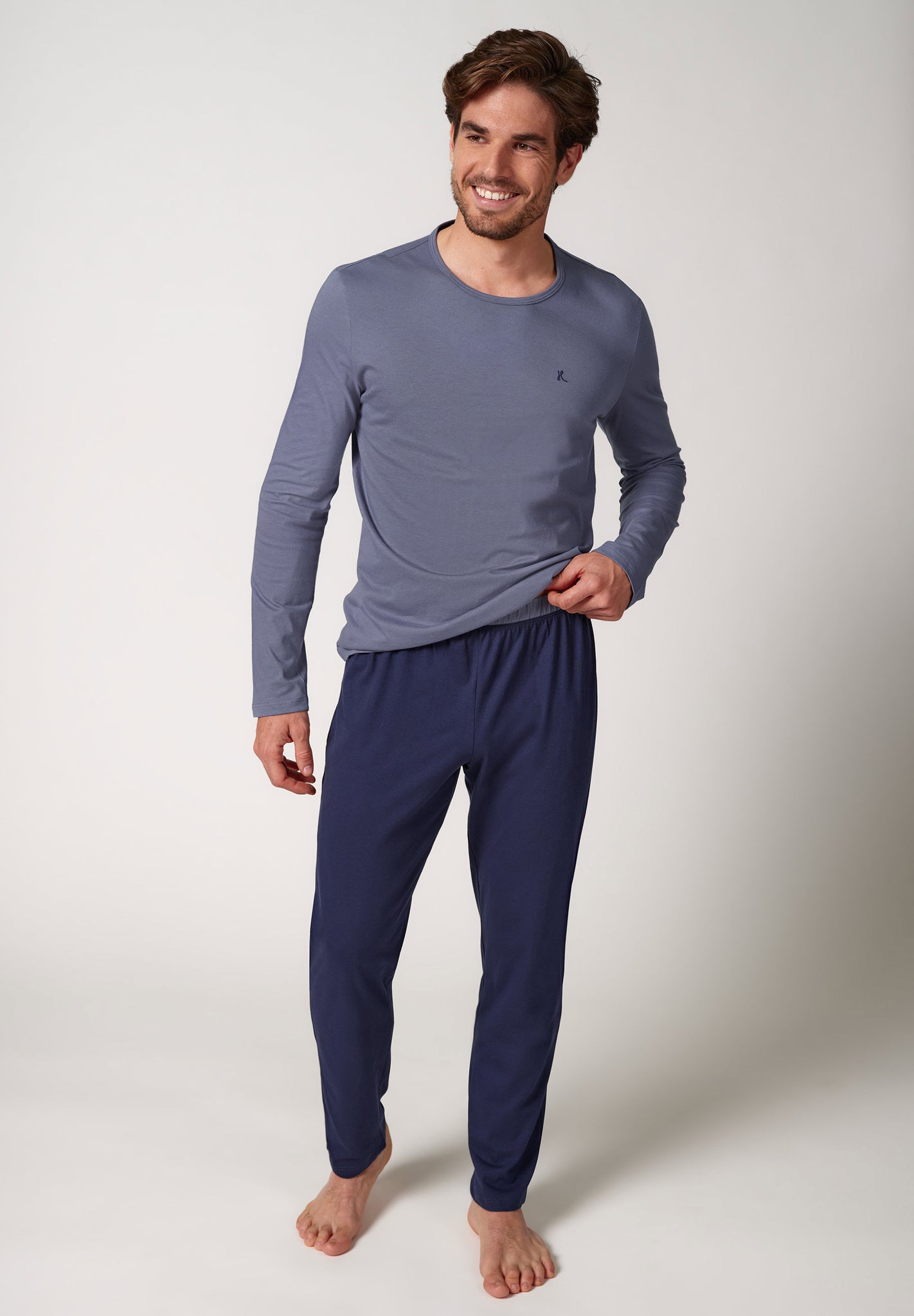 Vorderansicht von einem Herren-Model, das HU faded denim baumwolle Pyjama lang trägt