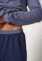 Nahaufnahme von einem Herren-Model, das HU faded denim baumwolle Pyjama lang trägt