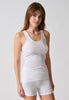 Vorderansicht von einem Damen-Model, das HU white modal/viskose/tencel Tanktop Doppelpack trägt