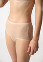 Nahaufnahme von einem Damen-Model, das HU nude baumwolle Maxi Slip Doppelpack trägt