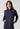 Vorderansicht von einem Damen-Model, das HU mood indigo modal/viskose/tencel Jacke trägt