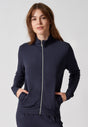 Vorderansicht von einem Damen-Model, das HU mood indigo modal/viskose/tencel Jacke trägt