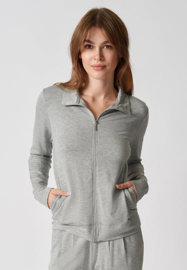 Vorderansicht von einem Damen-Model, das HU light grey modal/viskose/tencel Jacke trägt