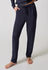 Vorderansicht von einem Damen-Model, das HU mood indigo modal/viskose/tencel Lounge Hose trägt