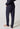 Rückansicht von einem Damen-Model, das HU mood indigo modal/viskose/tencel Lounge Hose trägt