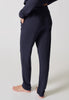 Rückansicht von einem Damen-Model, das HU mood indigo modal/viskose/tencel Lounge Hose trägt
