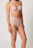 Vorderansicht von einem Damen-Model, das HU dusty rose mikrofaser Maxi Slip trägt