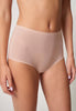 Nahaufnahme von einem Damen-Model, das HU dusty rose mikrofaser Maxi Slip trägt