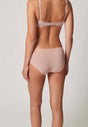 Rückansicht von einem Damen-Model, das HU dusty rose mikrofaser Midi Slip trägt