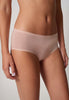 Nahaufnahme von einem Damen-Model, das HU dusty rose mikrofaser Midi Slip trägt