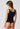 Rückansicht von einem Damen-Model, das HU black mikrofaser Tanktop trägt