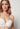 Nahaufnahme von einem Damen-Model, das HU ivory mikrofaser Push-up BH trägt