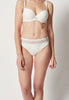 Vorderansicht von einem Damen-Model, das HU ivory mikrofaser Rio Slip trägt