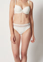 Vorderansicht von einem Damen-Model, das HU ivory mikrofaser Rio Slip trägt