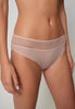 Nahaufnahme von einem Damen-Model, das HU dusty rose mikrofaser Rio Slip trägt