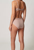 Rückansicht von einem Damen-Model, das HU dusty rose mikrofaser Maxi Slip trägt