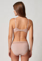 Rückansicht von einem Damen-Model, das HU dusty rose mikrofaser Push-up BH trägt