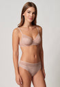 Vorderansicht von einem Damen-Model, das HU dusty rose mikrofaser Bügel BH trägt