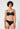 Vorderansicht von einem Damen-Model, das HU black mikrofaser Bandeau BH trägt