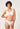 Vorderansicht von einem Damen-Model, das HU white mikrofaser Minimizer BH trägt