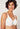 Nahaufnahme von einem Damen-Model, das HU white mikrofaser Minimizer BH trägt