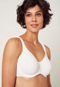Nahaufnahme von einem Damen-Model, das HU white mikrofaser Minimizer BH trägt