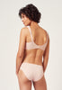 Rückansicht von einem Damen-Model, das HU dusty rose mikrofaser Minimizer BH trägt