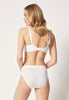 Rückansicht von einem Damen-Model, das HU white baumwolle Soft BH trägt