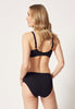 Rückansicht von einem Damen-Model, das HU black baumwolle Soft BH trägt