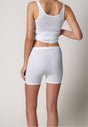 Rückansicht von einem Damen-Model, das HU white baumwolle Maxi Slip langes Bein Doppelpack trägt