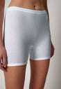 Nahaufnahme von einem Damen-Model, das HU white baumwolle Maxi Slip langes Bein Doppelpack trägt