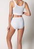 Rückansicht von einem Damen-Model, das HU white baumwolle Maxi Slip Doppelpack trägt