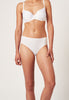 Vorderansicht von einem Damen-Model, das HU white baumwolle Rio Slip Doppelpack trägt