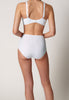 Rückansicht von einem Damen-Model, das HU white baumwolle Maxi Slip Doppelpack trägt