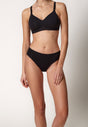 Vorderansicht von einem Damen-Model, das HU black baumwolle Midi Slip Doppelpack trägt