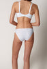 Rückansicht von einem Damen-Model, das HU white baumwolle Rio Slip Doppelpack trägt